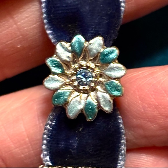 Blue and Silver Quartz movement Watch - Picture 3 of 9